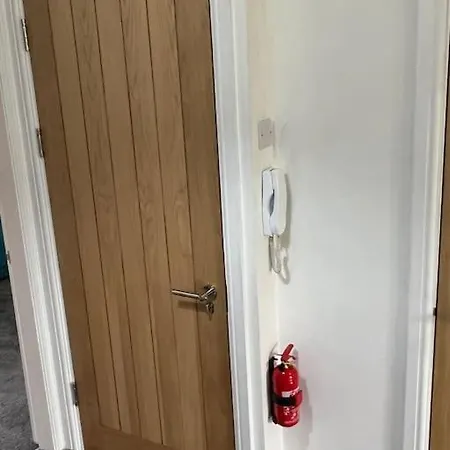 Luxury Living In Chapel Allerton By Yorksha Property * ليدز