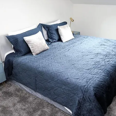 Luxury Living In Chapel Allerton By Yorksha Property * ليدز
