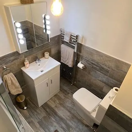 Luxury Living In Chapel Allerton By Yorksha Property شقة ليدز