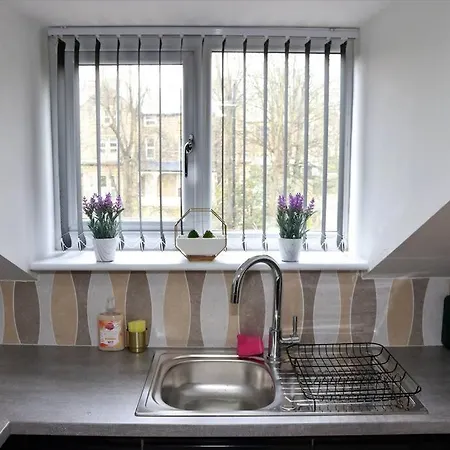 Luxury Living In Chapel Allerton By Yorksha Property شقة ليدز