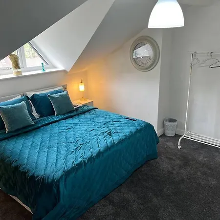 Luxury Living In Chapel Allerton By Yorksha Property * ليدز
