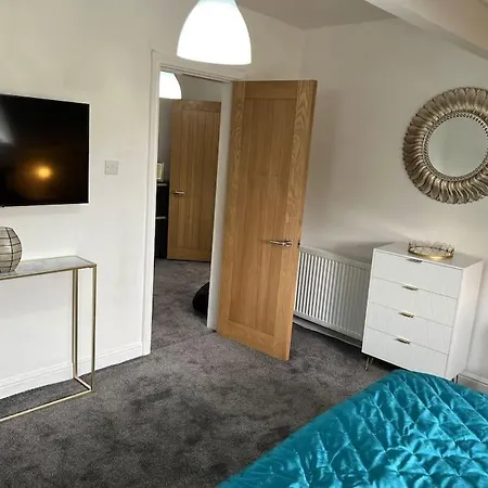 Luxury Living In Chapel Allerton By Yorksha Property شقة ليدز