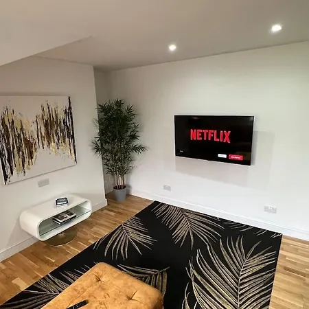 Luxury Living In Chapel Allerton By Yorksha Property ليدز