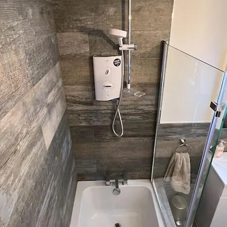 Luxury Living In Chapel Allerton By Yorksha Property شقة ليدز