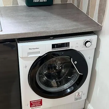 Luxury Living In Chapel Allerton By Yorksha Property * ليدز