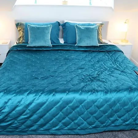 Luxury Living In Chapel Allerton By Yorksha Property * ليدز